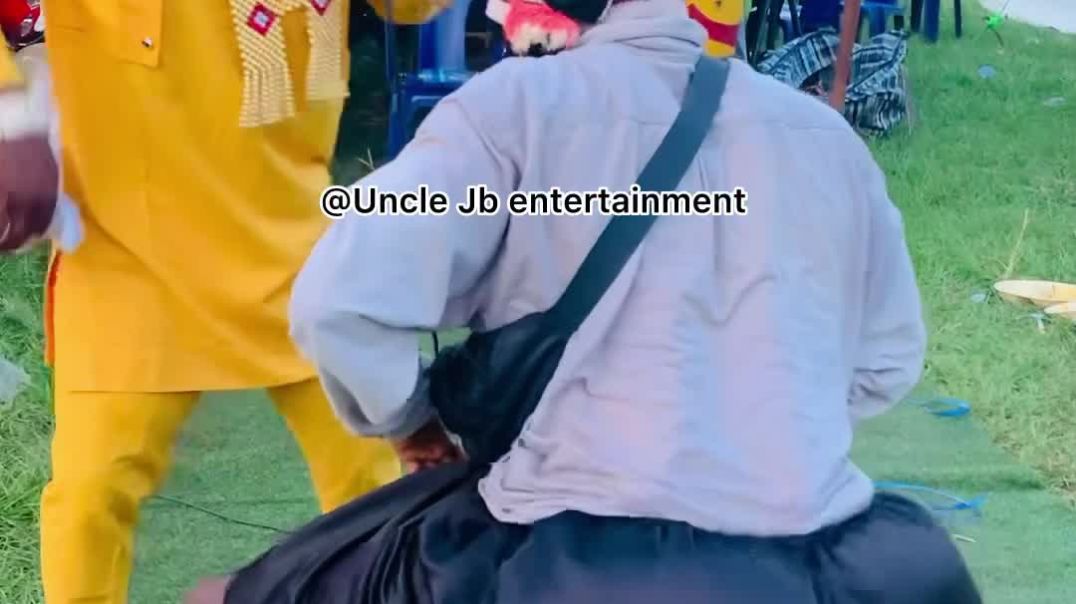 âŁWatch the dance