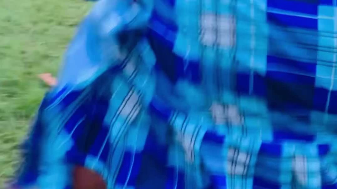 Dancers 👯 with the vibes fire 🔥