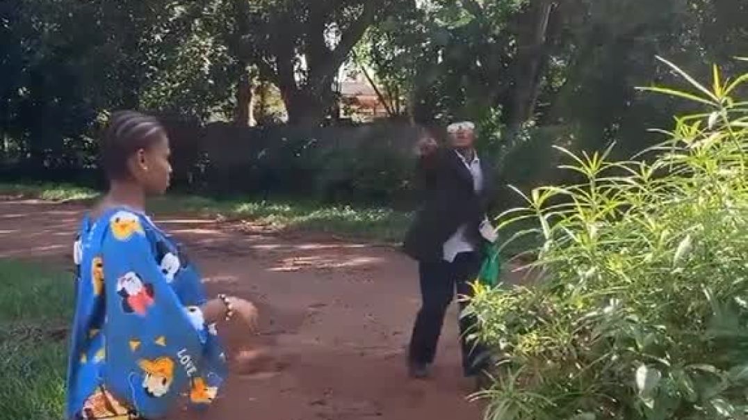 ⁣Omo some people can't mind there business 😜😜😜