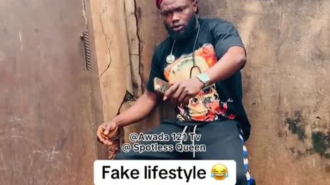 Fake life of some people 😂😂