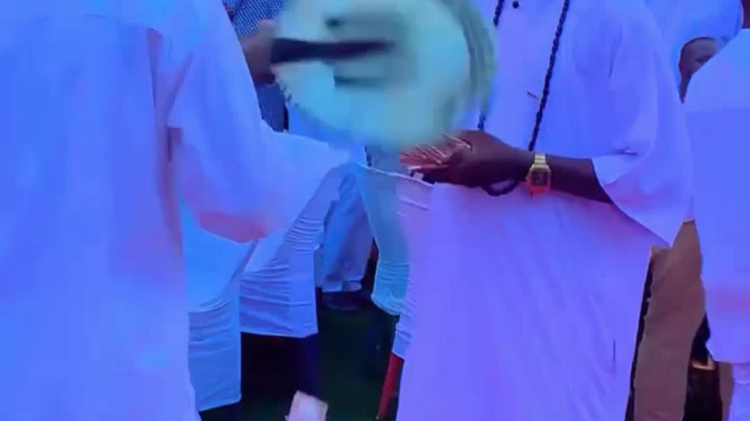 When men spray money 💰 Chidon electrical