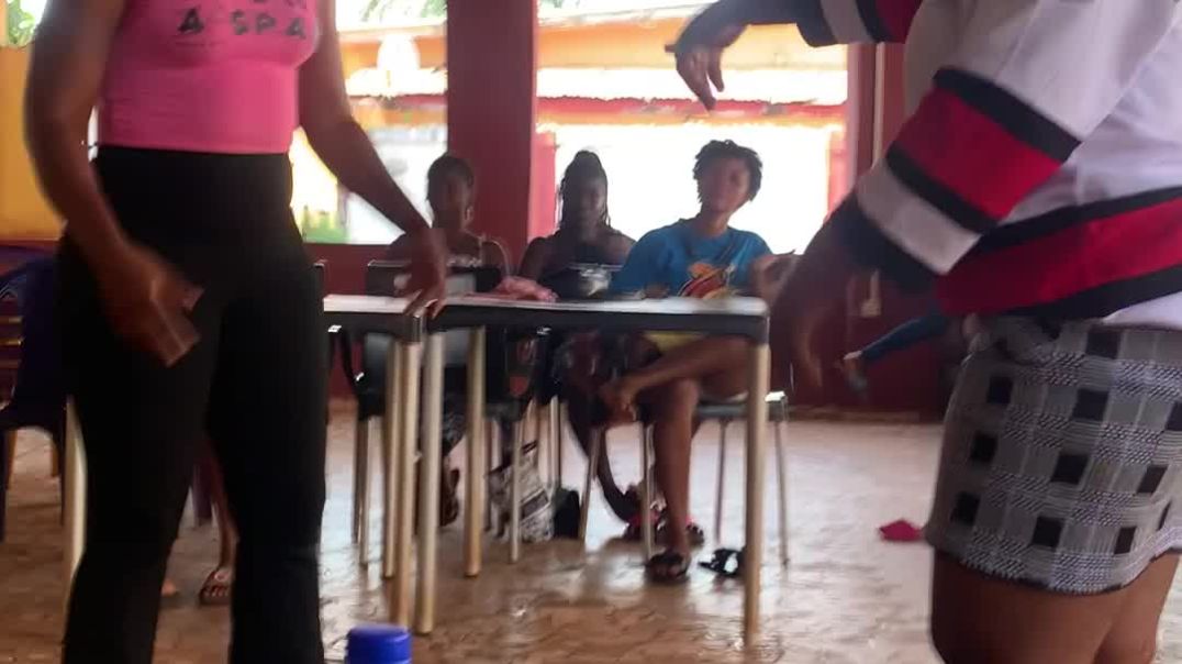 War among two sisters 😂🔥