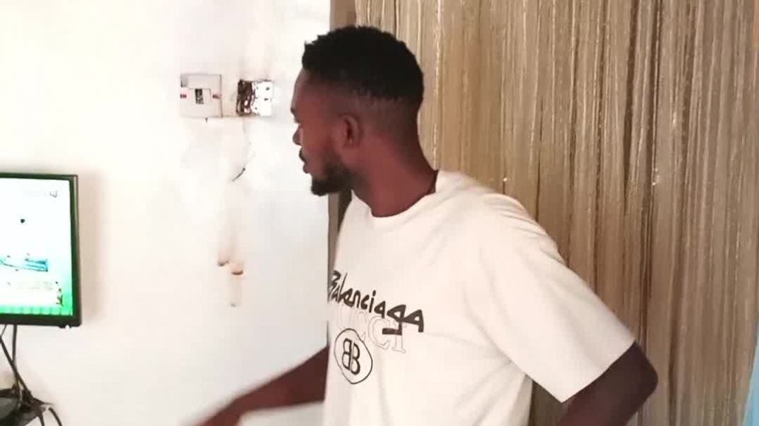 When you visit your friend that's using Android phone 🤪🤪