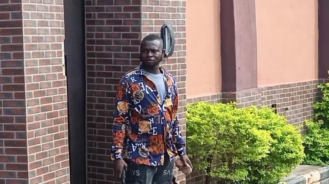 See person that come to beg